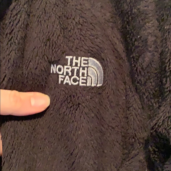 Black fleece north face jacket. - Picture 2 of 4